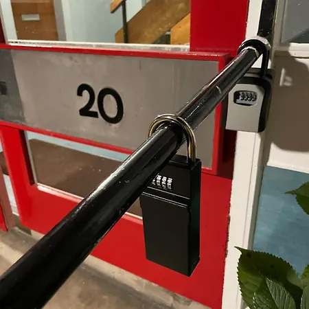 Mid-century Gem Steps From The * Эдинбург