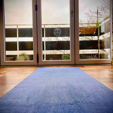 Mid-century Gem Steps From The Эдинбург