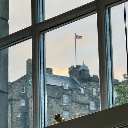Stylish 2br Grassmarket Flat With Castle Views & Ps5 Apartment