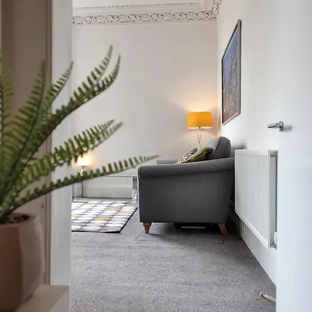 Magic Of Meadows 4 Bedroom Spacious Flat *