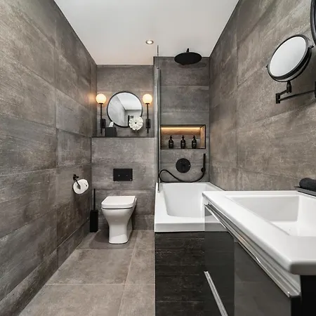 Luxury Old Town Design With Fireplace Édimbourg