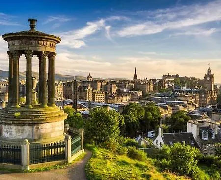 Stylish 3 Bed New Town - Traquair 아파트