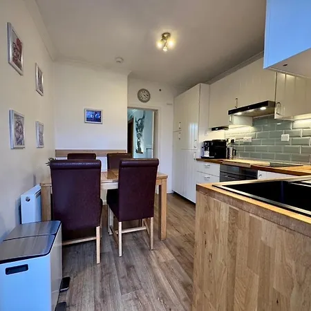 Rena- Bright And Modern Center Apartment. Эдинбург