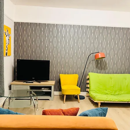 Peaceful Centre Retreat At Great Location And Easy Access