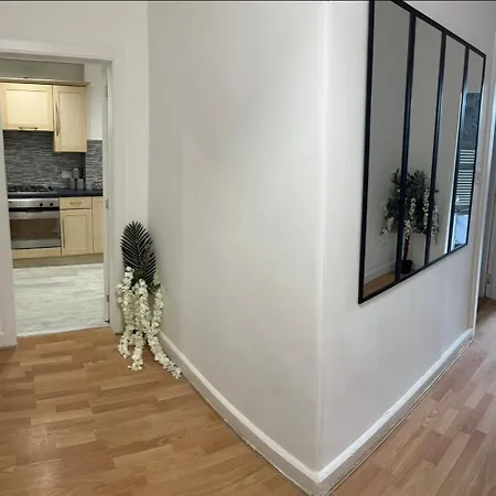 2 Bedroom Cosy Ground Floor Flat إدنبرة
