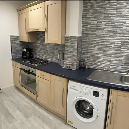 2 Bedroom Cosy Ground Floor Flat * إدنبرة