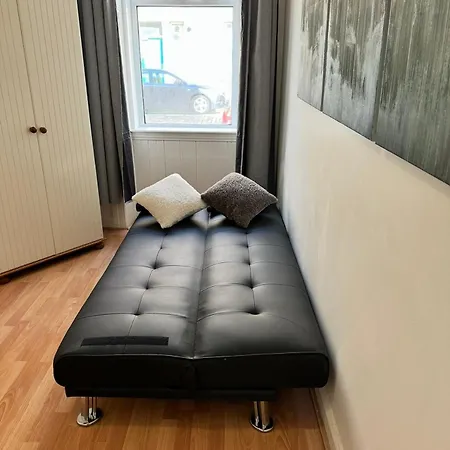 2 Bedroom Cosy Ground Floor Flat * إدنبرة