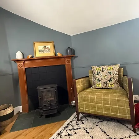 Modern Vintage Bliss Near Calton Hill Daire Edinburgh