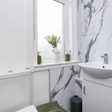Bright & Cozy In Edinburgh,murrayfield Stadium,airport And Near To Center With Free On Street Parking Daire