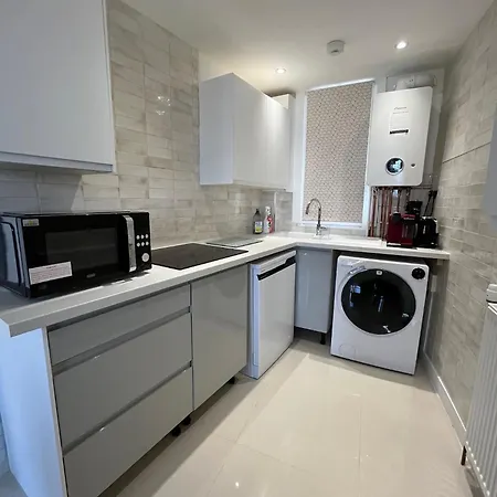 New Royal Mile Spacious Quiet Comfortable Flat With Balcony & Great Views Floor No Lift شقة