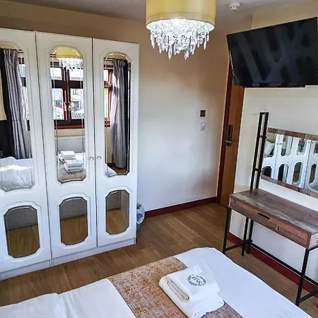 Duddingston 9 Bedroom House -