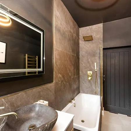 Elegant In The Heart Of Apartman *