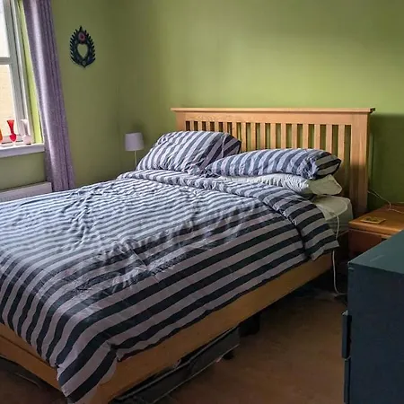 Spacious 2-bed On Tramline, Centre In 30mins *