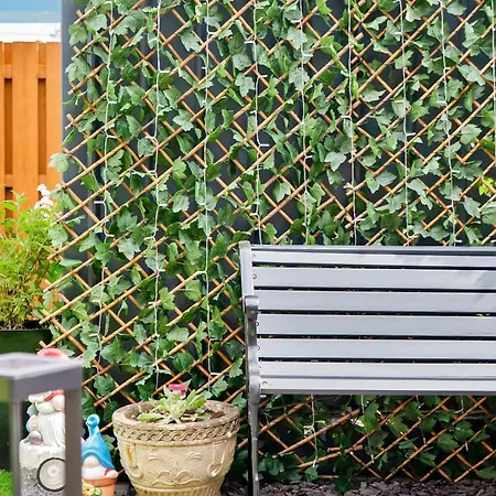 Crewe - Stylish 2 Bedroom Apt, Garden, Free Parking, Edin