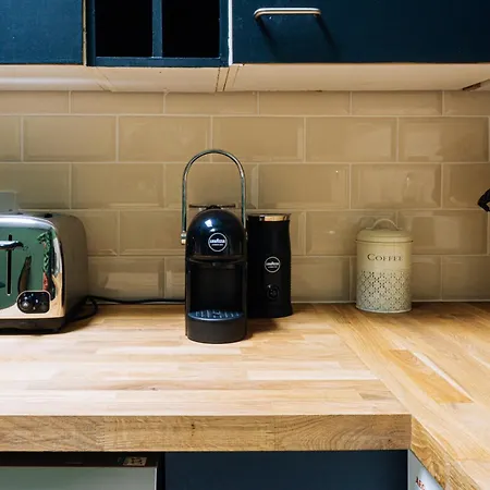 Grade A Listed 2 Bedroom In Apartment