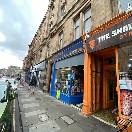 Centre - George Square Apartment *