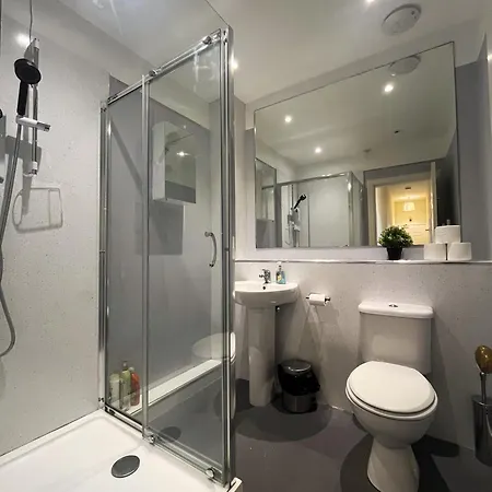 Centre - George Square Apartment