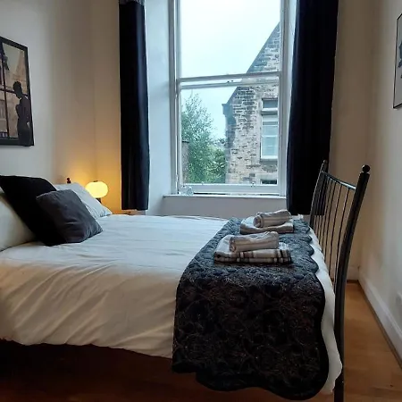 Lauriston Place - Spacious 2 Bedroom *