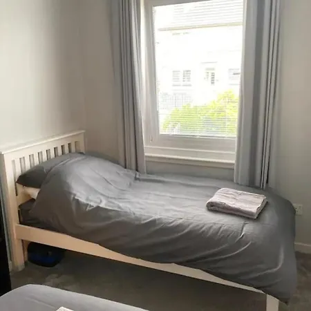 2 Bed Flat Near Murrayfield