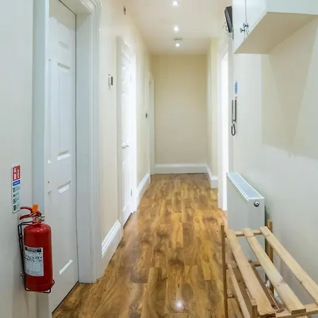 شقة 3 Bedroom With Castle Views