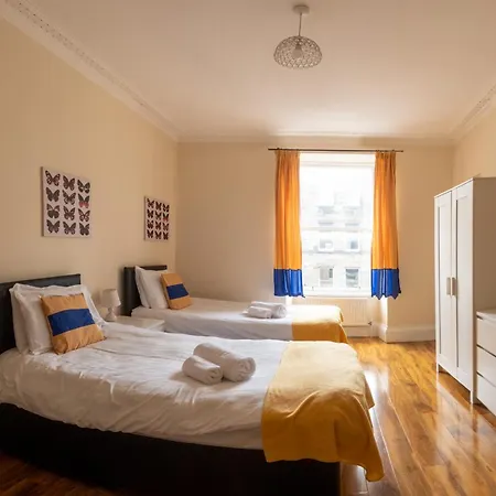 Apartamento 3 Bedroom With Castle Views