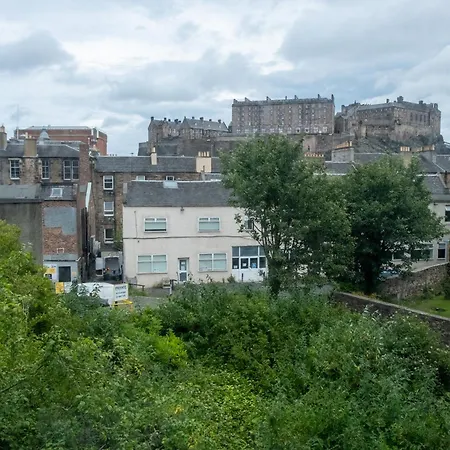 3 Bedroom With Castle Views شقة