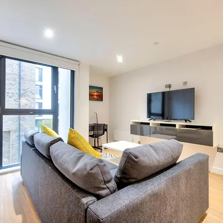 Lovely 1-bedroom Unit Near Castle דירה *