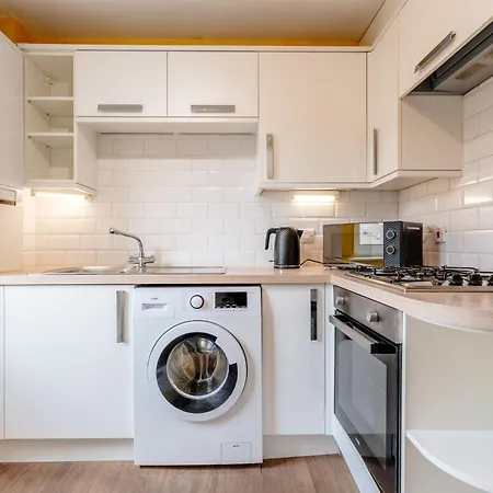 Chic 2-bed Near Centre דירה אדינבורו