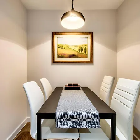 Lovely 1-bedroom Unit Near Castle דירה אדינבורו