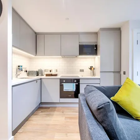Lovely 1-bedroom Unit Near Castle דירה אדינבורו