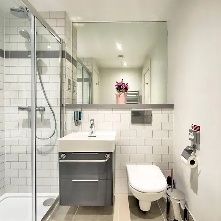 Lovely 1-bedroom Unit Near Castle דירה אדינבורו