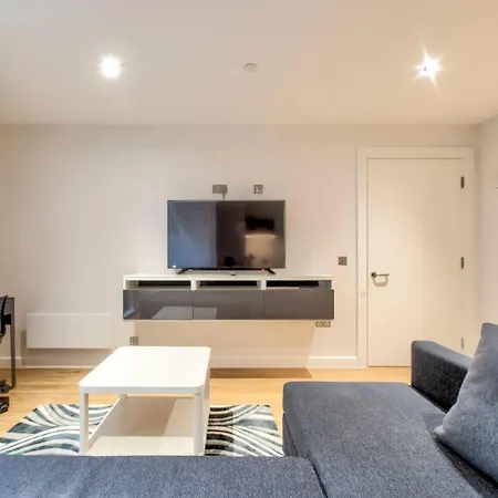 Lovely 1-bedroom Unit Near Castle דירה