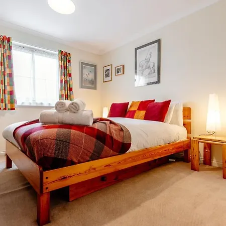 Homely 2-bed Free Park Edinburgh