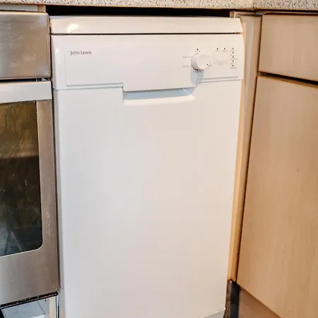 Homely 2-bed Free Park Apartment *