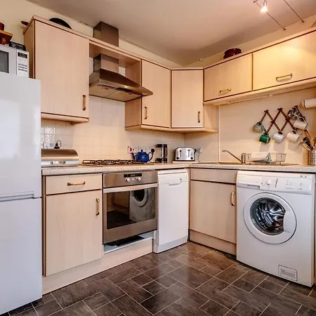Apartment Homely 2-bed Free Park