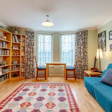 Apartment Homely 2-bed Free Park Edinburgh