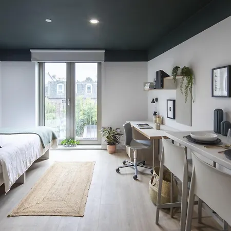 Modern With Kitchen & Ensuite In *