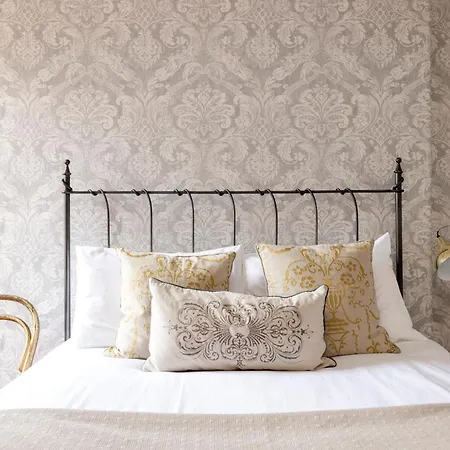 Joivy Stunning In Royal Mile *