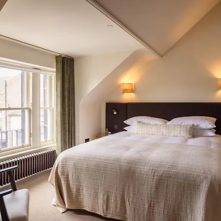 3 John's Place Townhouse 4*