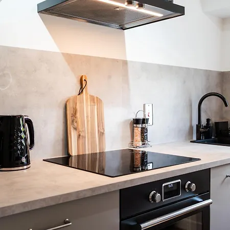 Spacious 2br - Parking Near Centre