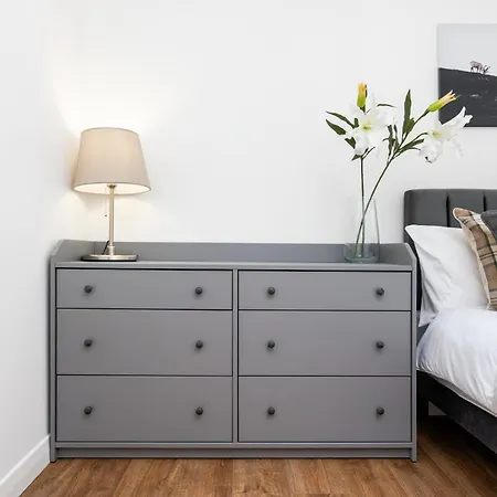 Spacious 2br - Parking Near Centre