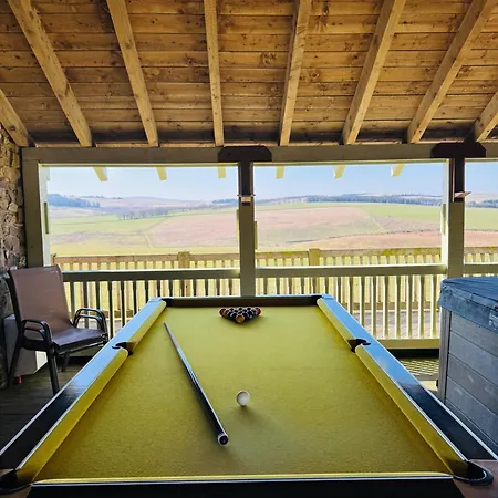 Tatil Evi Sleeps 10 - Hot Tub - Pool Table - Play Park *