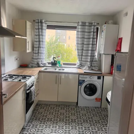 公寓 Chic 2 Bed With Free Parking- Recently Redecorated, 10 Minutes To Centre *