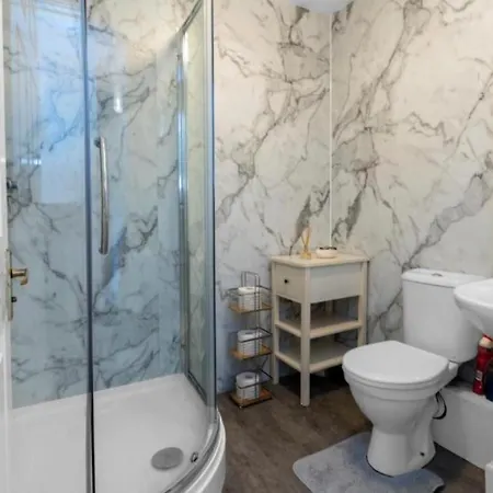 Apartment 2 Bedroom In Haymarket, Edinburgh, With Free Parking Edinburgh