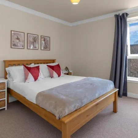 2 Bedroom In Haymarket, Edinburgh, With Free Parking *