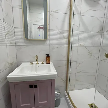 ゲストハウス Kingston 3*