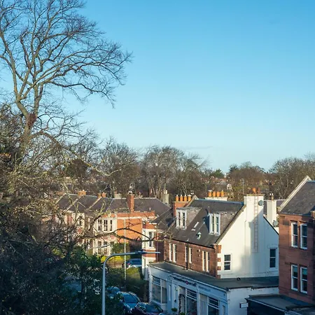 Cosy 2-bedroom Flat Close To Centre Apartman *