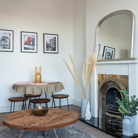 Cosy 2-bedroom Flat Close To Centre