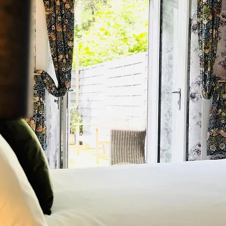 Centre Escape With Private Garden Appartement *