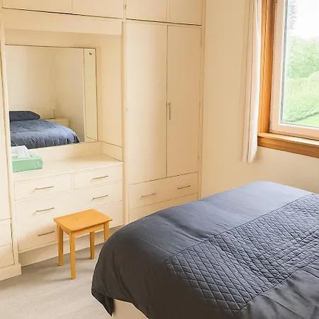 Modern 2 Bedroom With Private Garden In Βίλα